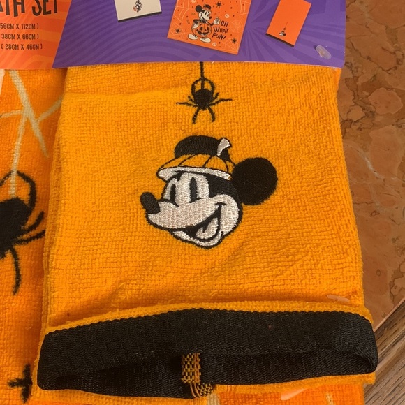 Disney Mickey & Minnie Mouse Halloween Bathroom Towel Set NEW - Picture 3 of 7